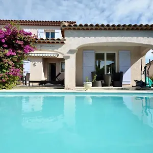 Maison d'hôtes L'hacienda, Haut De , Une Chambre Avec Salle De Bain Et Toilettes Wc Privative, Fréjus