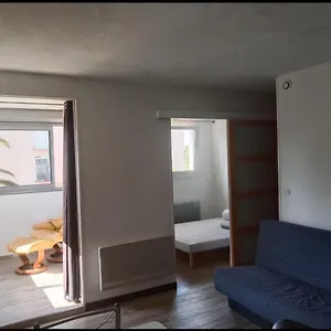 Appartement Frejus-plage Et Centre-ville, 28 M2, Accueil 4 Personnes, Francais, English Spoken, Fréjus